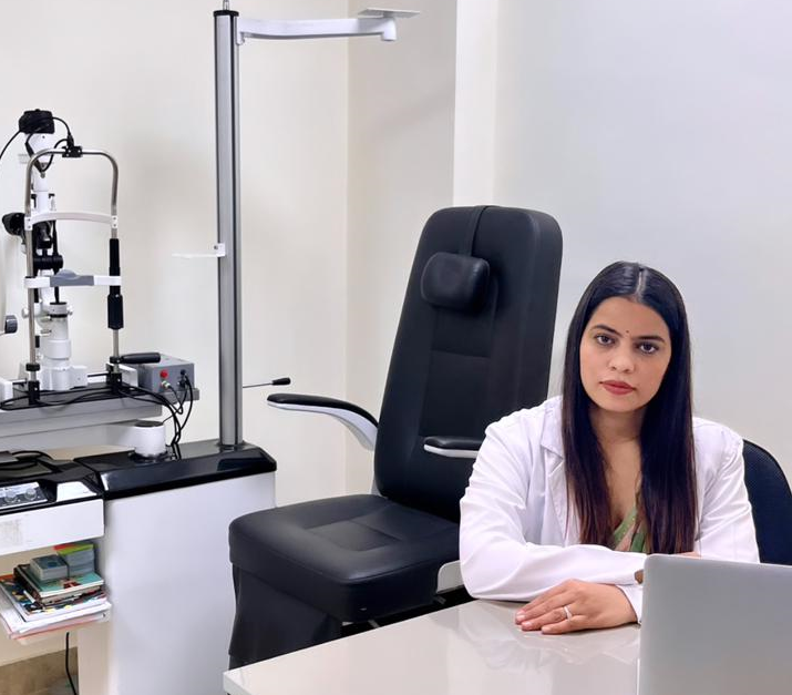 Dr Priyanka Chaudhari Contact Lens Specialis Delhi Gurgaon